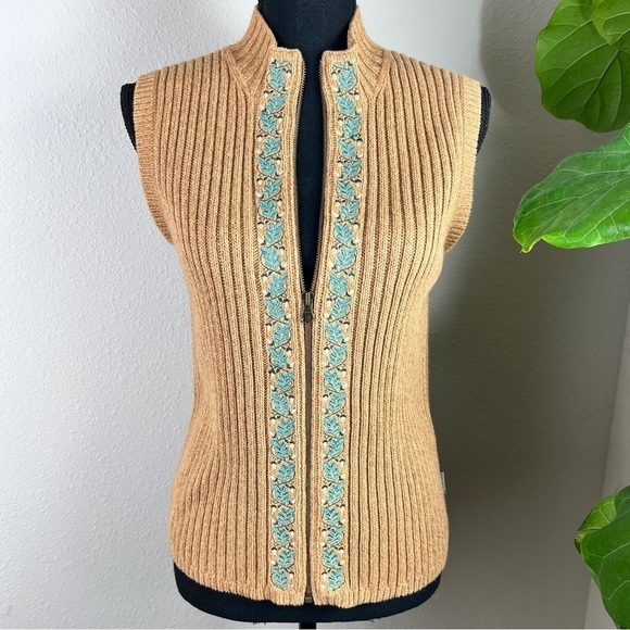 Woolrich Sweaters - Woolrich Women’s Camel Knit Sleeveless Vest Full Zip, Floral Embroidery Medium